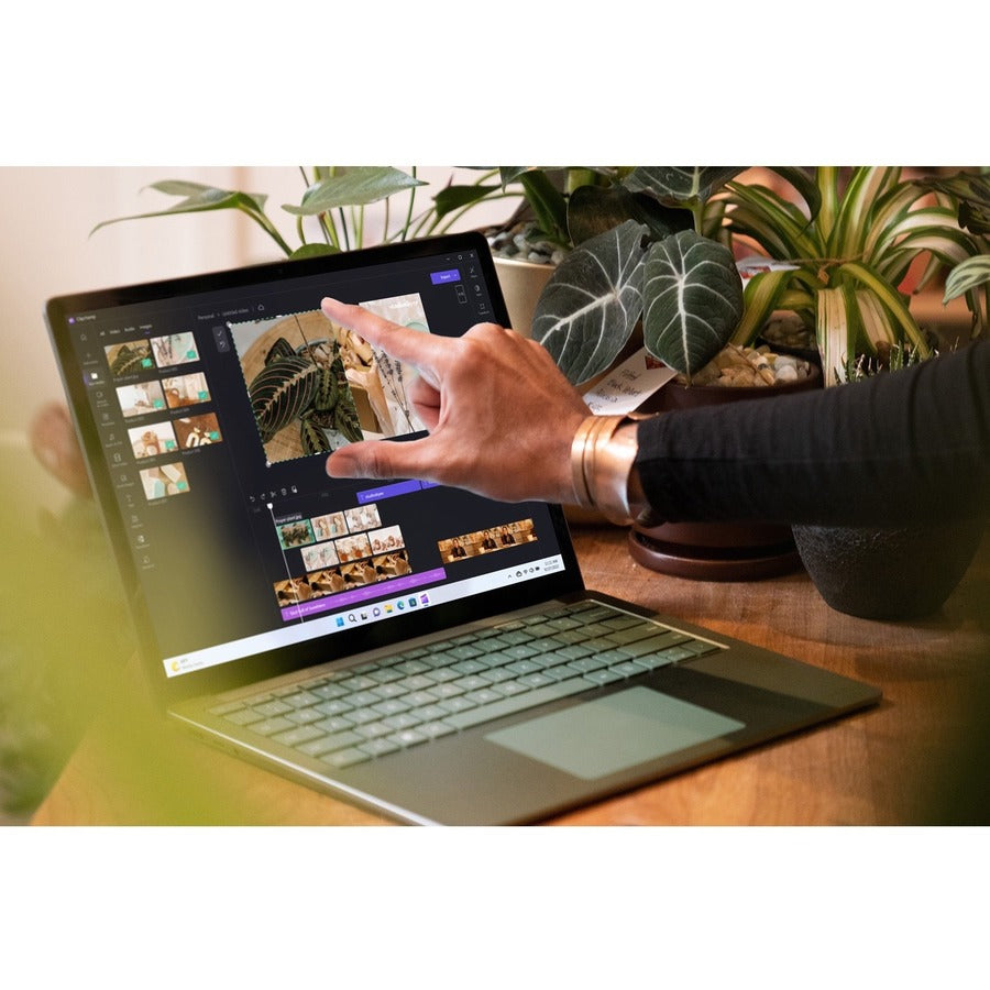 Ordinateur portable Microsoft Surface Laptop 5 13,5" à écran tactile - Intel Core i7 12e génération i7-1265U - Plateforme Intel Evo - 16 Go - SSD 256 Go - Clavier anglais - Noir mat RB1-00001