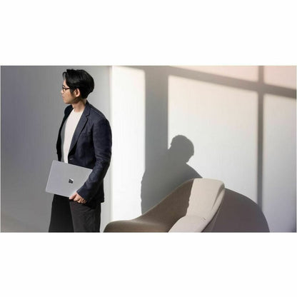 Ordinateur portable Microsoft Surface Laptop 7 13,8" à écran tactile - Qualcomm Snapdragon X Plus - 16 Go - SSD 256 Go - Clavier anglais - Platinum ZGV-00001