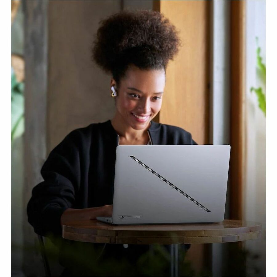 Ordinateur portable de jeu Asus ROG Zephyrus G16 GA605 GA605WV-XB96 16" - 2,5K - AMD Ryzen AI 9 370 - 32 Go - SSD 1 To - Blanc platine GA605WV-XB96