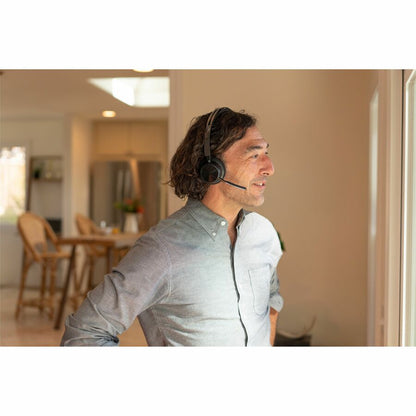 Poly Voyager Focus 2 USB-C-C Headset +USB-C/A Adapter + Charging Stand 9T9J5AA#AC3