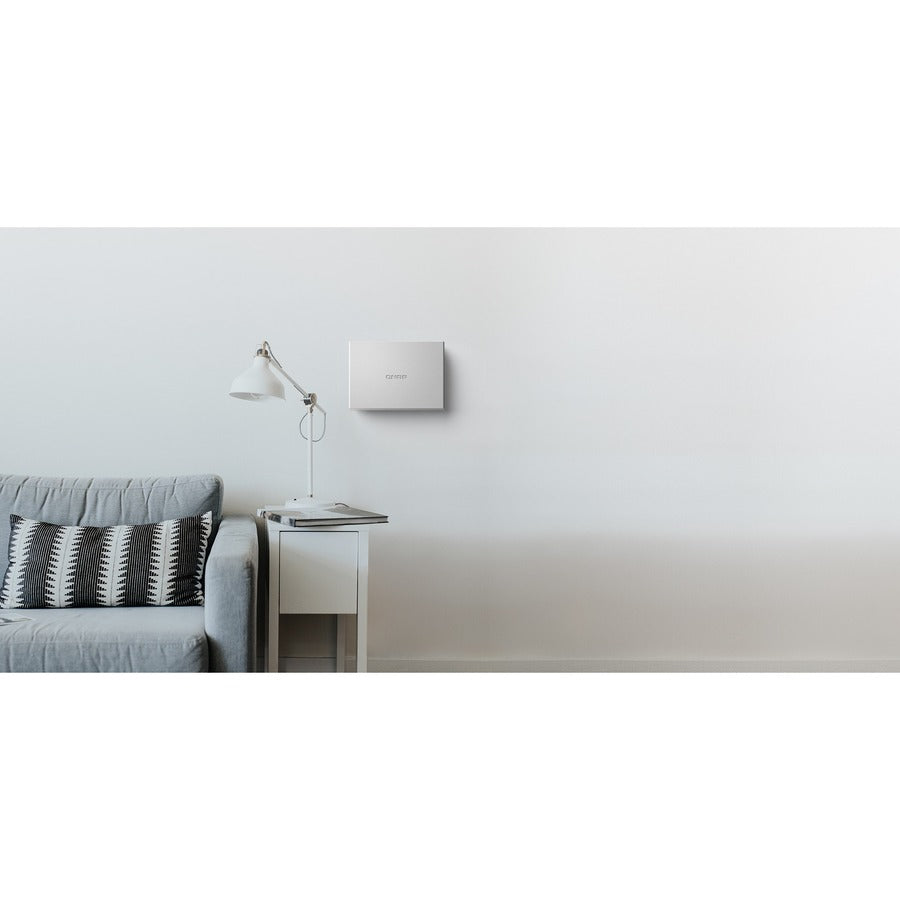 Routeur sans fil Ethernet Wi-Fi 6 IEEE 802.11ax QNAP QHora-301W QHORA-301W-US