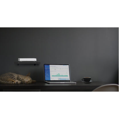 Routeur sans fil Ethernet Wi-Fi 6 IEEE 802.11ax QNAP QHora-301W QHORA-301W-US