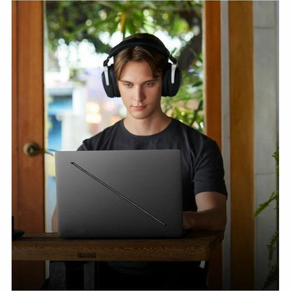 Ordinateur portable de jeu Asus ROG Zephyrus G16 GA605 GA605WI-XB96 16" - 2,5K - AMD Ryzen AI 9 370 - 32 Go - SSD 1 To GA605WI-XB96