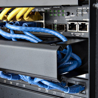 StarTech.com Panneau de gestion des câbles pour rack 1U avec couvercle CMDUCT1UX