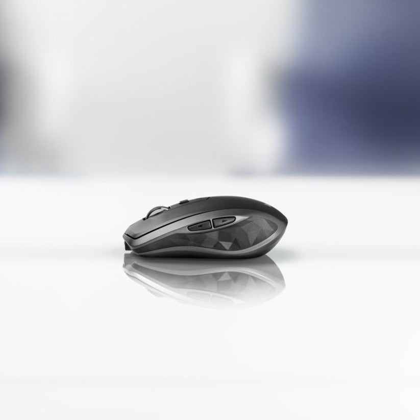 Souris sans fil Logitech MX Anywhere 2S - Utilisation sur n'importe quelle surface, défilement ultra-rapide, rechargeable, contrôle jusqu'à 3 ordinateurs et ordinateurs portables Apple Mac et Windows (Bluetooth ou USB), noir 910-005748