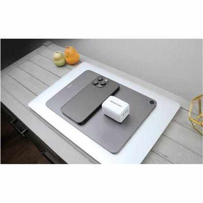 Chargeur GaN double USB-C 65 W IOGEAR GearPower GPAWC65W