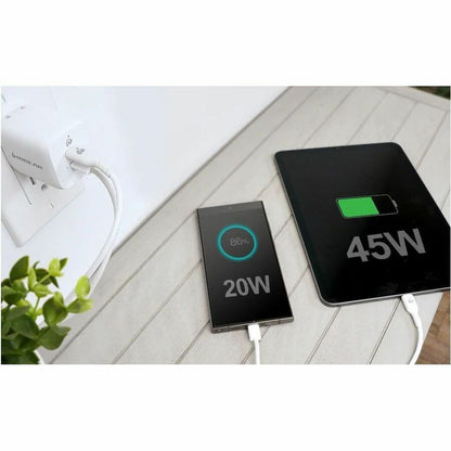 Chargeur GaN double USB-C 65 W IOGEAR GearPower GPAWC65W