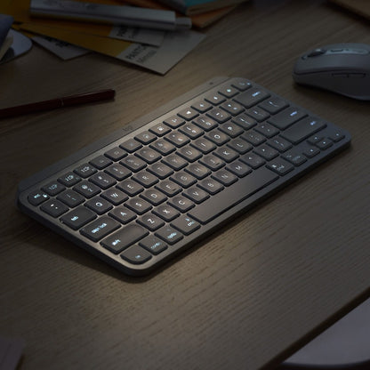 Clavier sans fil minimaliste rétroéclairé Logitech MX Keys Mini, compact, Bluetooth, rétroéclairé, USB-C, compatible avec Apple macOS, iOS, Windows, Linux, Android, construction en métal (noir) 920-010475