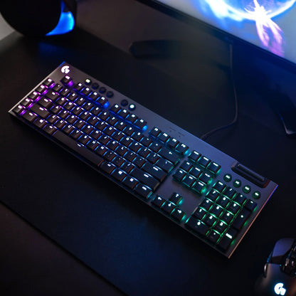 Clavier de jeu mécanique Logitech G815 LIGHTSYNC RGB avec commutateur à clé linéaire GL à profil bas, 5 touches G programmables, passthrough USB, contrôle multimédia dédié 920-009000