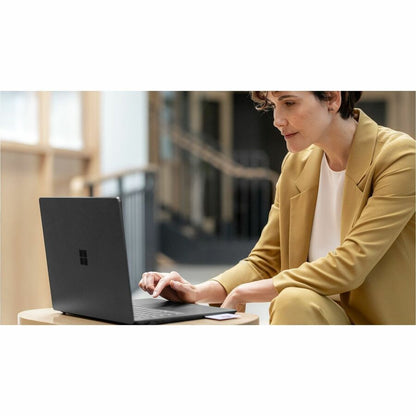 Ordinateur portable Microsoft Surface Laptop 6 15" à écran tactile - Intel Core Ultra 7 - 32 Go - SSD 512 Go - Clavier anglais - Noir EP2-04472