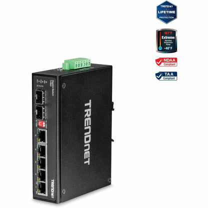 Commutateur industriel renforcé à 6 ports sur rail DIN Gigabit TRENDnet, capacité de commutation de 12 Gbit/s, boîtier métallique IP30 (-40 à 167 °F), supports de montage sur rail DIN et muraux inclus, protection à vie, noir, TI-G62 TI-G62
