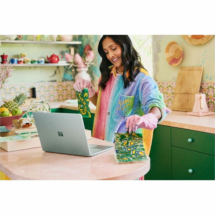 Ordinateur portable Microsoft Surface Laptop 5 13,5" à écran tactile - Intel Core i5 - 8 Go - SSD 256 Go - Clavier anglais - Platinum R1B-00001
