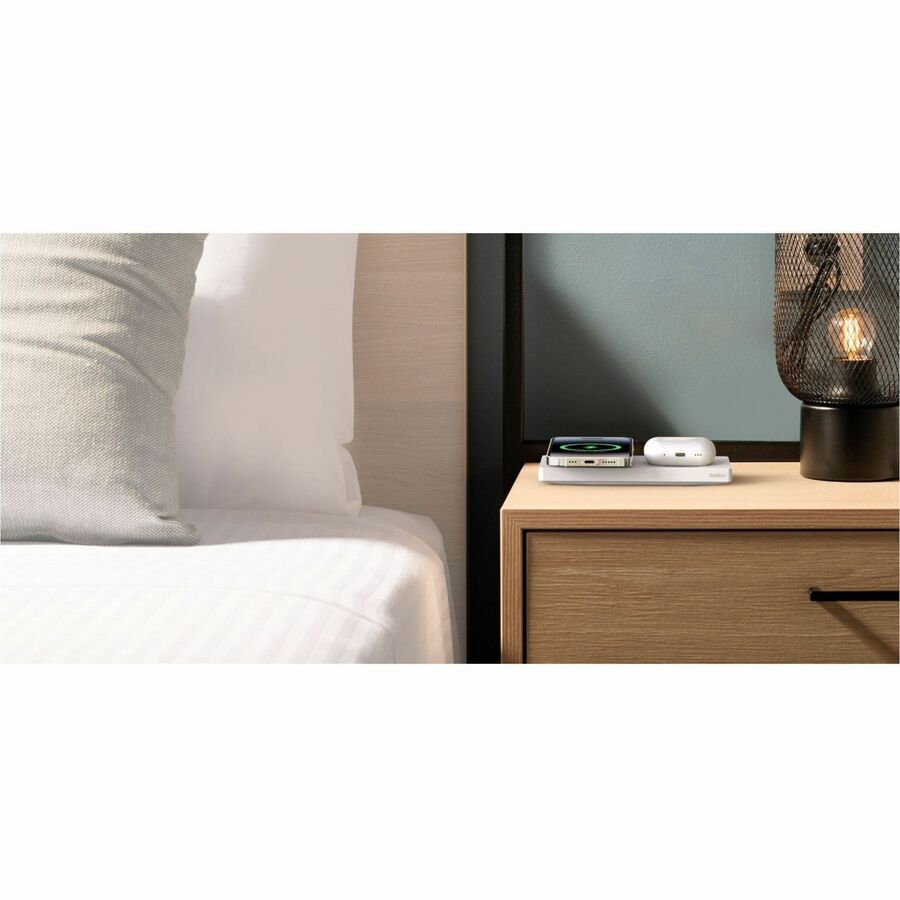 Belkin BoostCharge Pro 2-in-1 Wireless Charging Pad with MagSafe 15W WIZ019ttWH