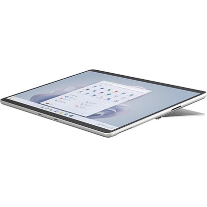 Tablette Microsoft Surface Pro 9 - 13" - 8 Go - SSD 256 Go - Windows 11 Pro 64 bits - Platine QGB-00001