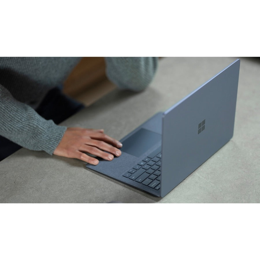 Ordinateur portable Microsoft Surface Laptop 4 13,5" à écran tactile - Intel Core i7 - 16 Go - SSD 512 Go - Bleu glacier 5F1-00025