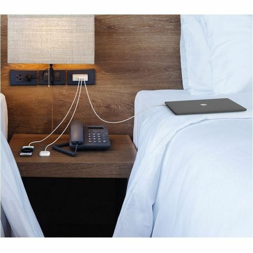 Chargeur mural portable Belkin GaN 140 W à 4 ports - 3 x USB-C, 1 x USB-A (140 W au total) - Charge rapide - Adaptateur secteur - Blanc WCH014dqWH
