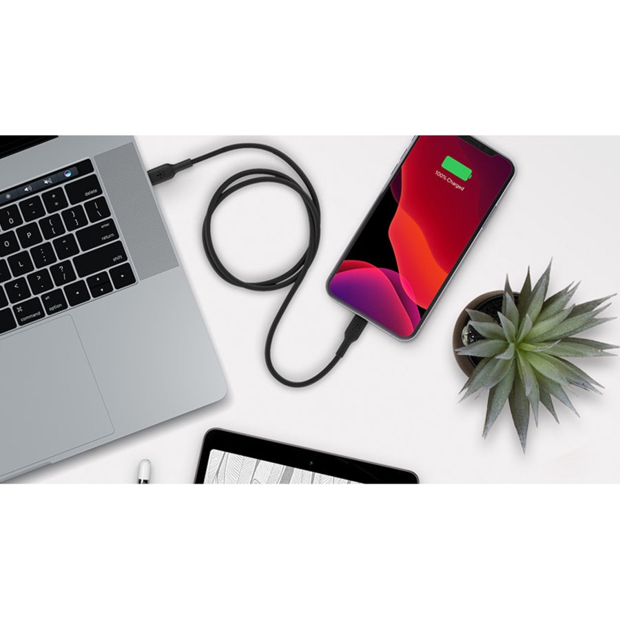 Câble Belkin BoostCharge USB-C vers Lightning (1 mètre / 3,3 pieds, noir) CAA003BT1MBK