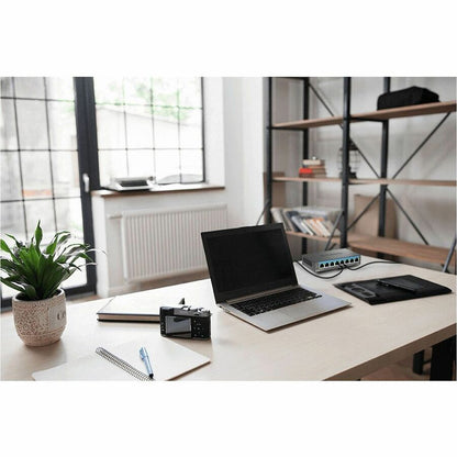 D-Link 8-Port Multi-Gigabit Unmanaged Switch DMS-108