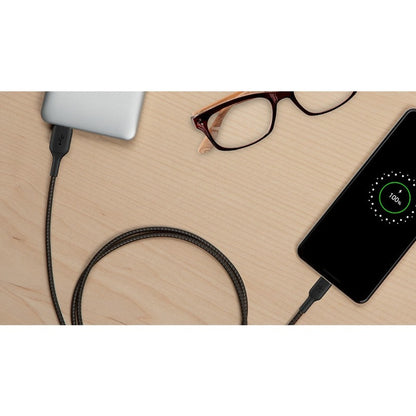 Câble tressé USB-C vers USB-A Belkin BoostCharge (2 mètres / 6,6 pieds, noir) CAB002BT2MBK