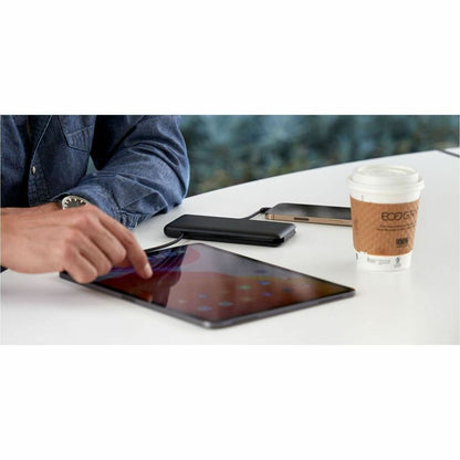 Batterie externe Belkin BoostCharge Plus 10K USB-C avec câbles intégrés BPB006BTBLK