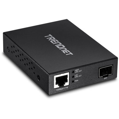 Convertisseur de média fibre optique TRENDnet Gigabit Poe Pd SFP ; convertisseur de média fibre 100/1000Base-T vers SFP alimenté par Poe ; conception compacte ; TFC-PGSFP TFC-PGSFP