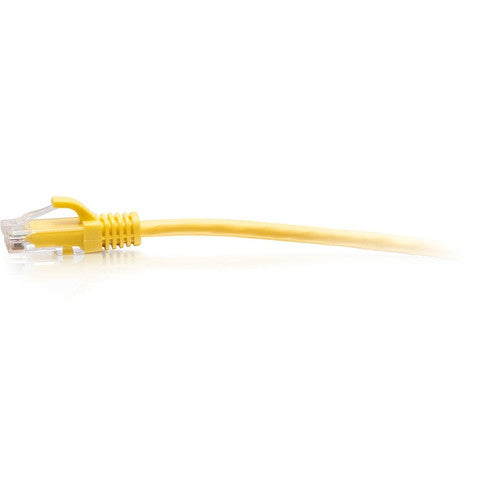 Câble de raccordement Ethernet fin Cat6a sans accroc non blindé (UTP) C2G 15 pieds - Jaune C2G30172