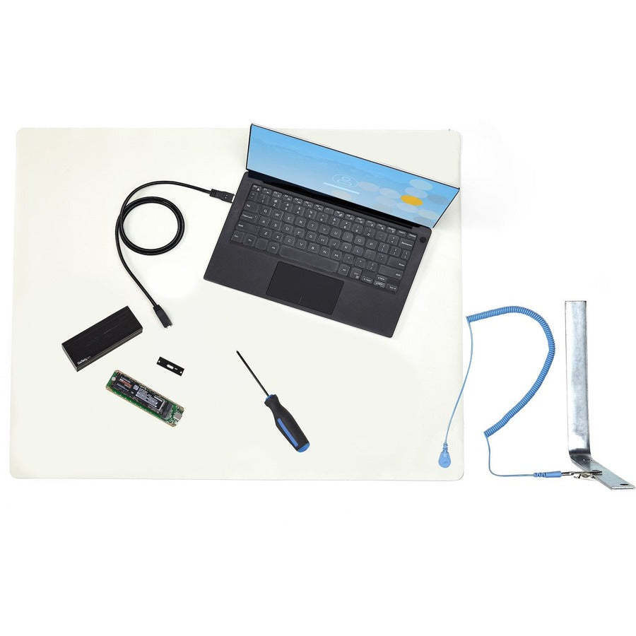 StarTech.com Tapis antistatique 28 x 45 cm, tapis ESD pour réparation électronique sur tables ou bureaux, tapis de travail flexible, fil de terre détachable SM-ANTI-STATIC-MAT